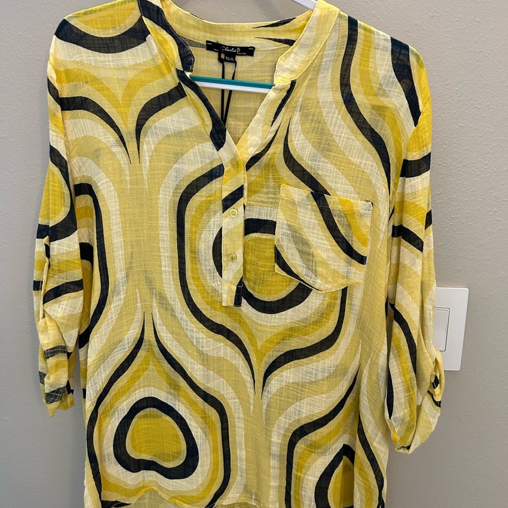 CHARLIE B Black and Yellow Graphic 3/4 Sleeve Blouse. NWT